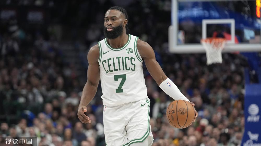 她凭借出色 她凭借出色