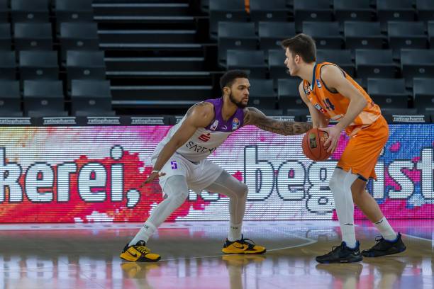 爱德华兹的 爱德华兹的